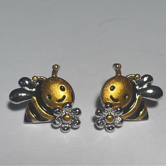 Bee Earrings - Picture 5 of 6